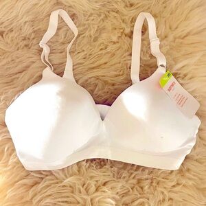 NWT Warner’s White Wireless Tee Bra 38C